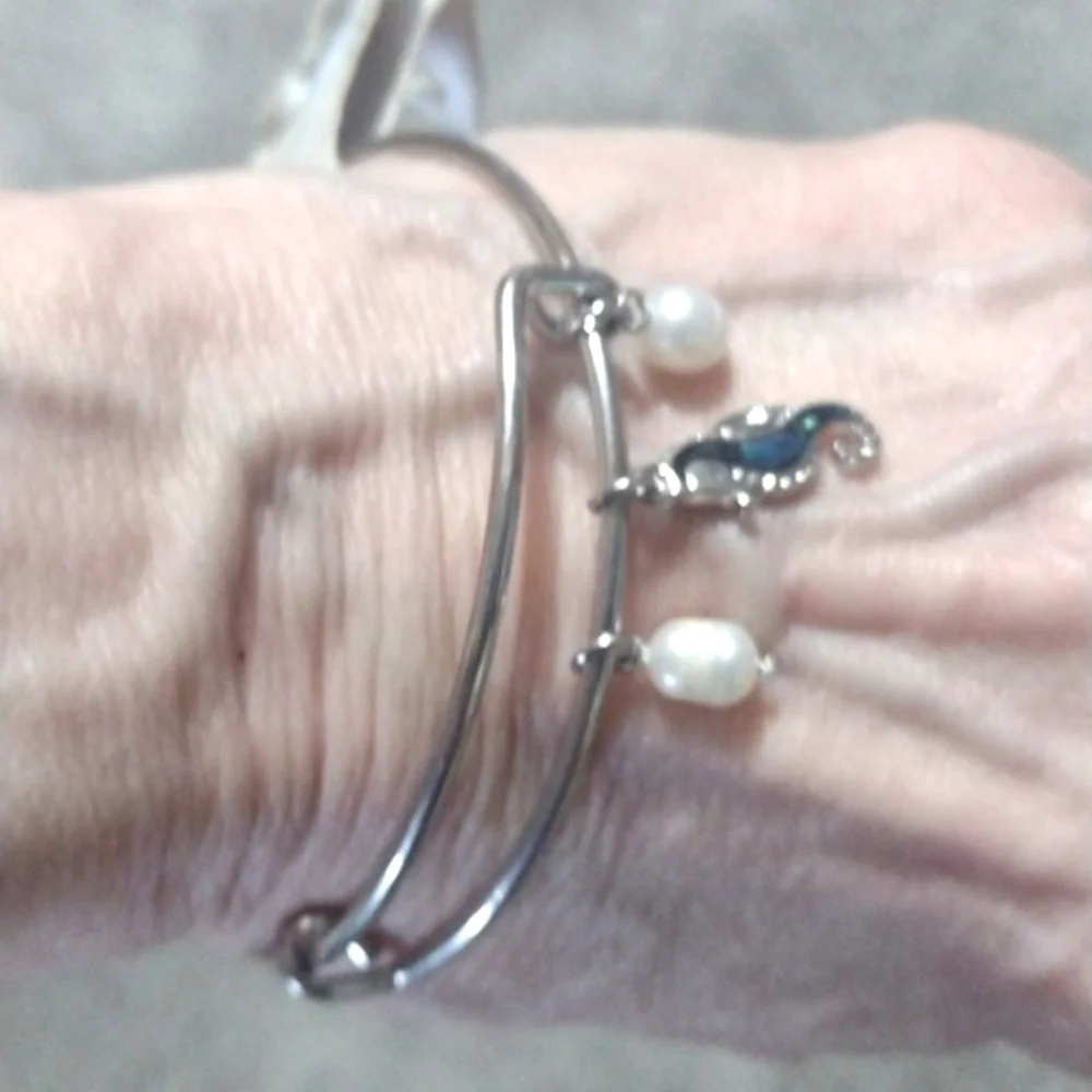 DARLENE SHELLS, INC. GENUINE PAUA ABALONE SEAHORSE BANGLE DANGLE BRACELET-NWT